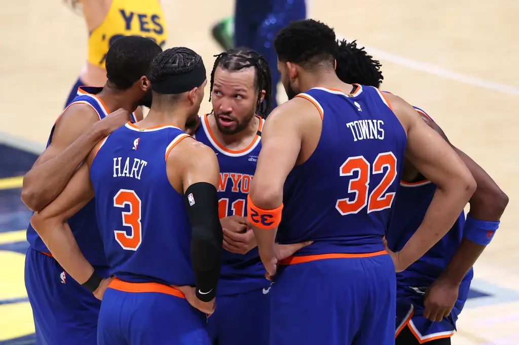 2025/10/11-new-york-knicks-huddles-105428833.jpg