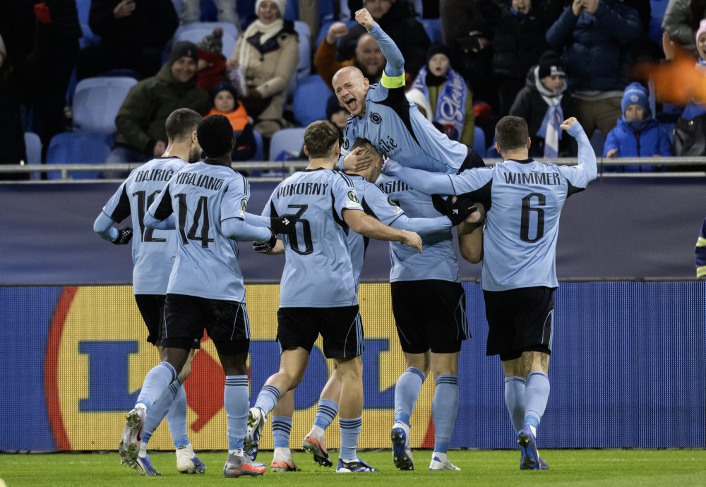 2025/11/27112025_Slovan_Rayo_18176082.jpg