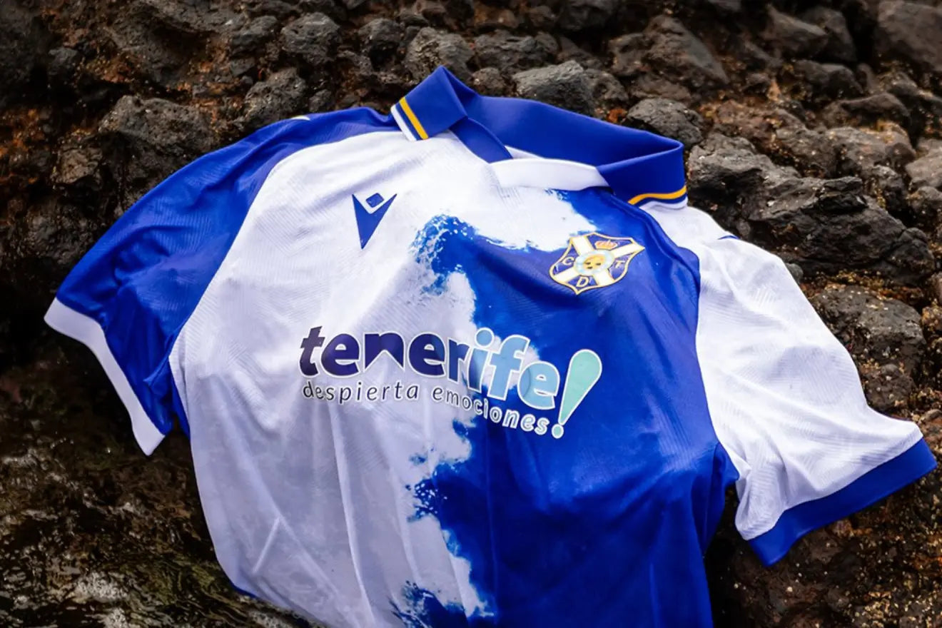 El Tenerife se envuelve de salitre en su regreso a Segunda