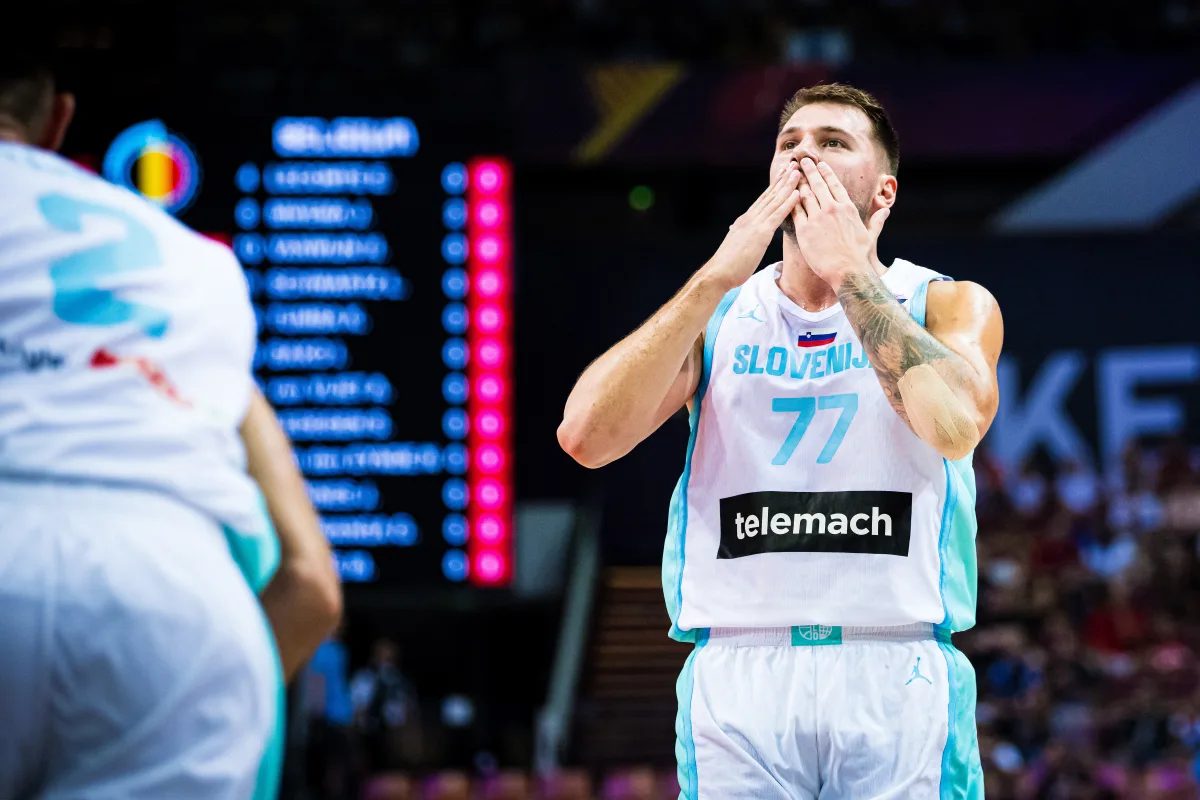 2025/08/Doncic-celebra-una-accion-del-partido.jpg