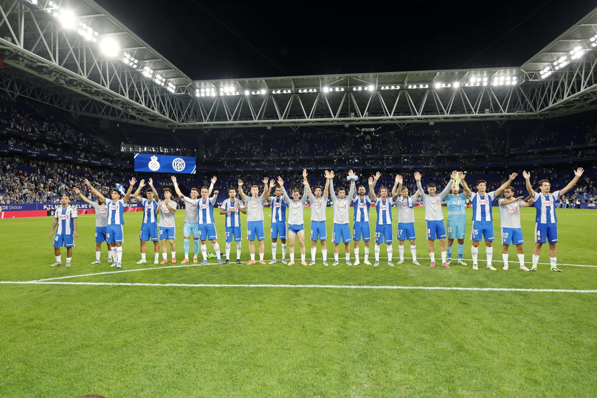2025/09/ESPANYOL-CELEBRANDO-LA-VICTORIA.jpg
