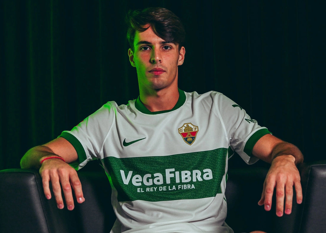 2025/08/Fede-Redondo-camiseta-del-Elche.webp