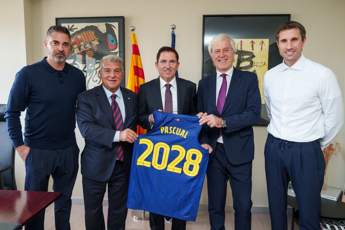 2025/11/G59bggIWAAAl6ux.jpeg