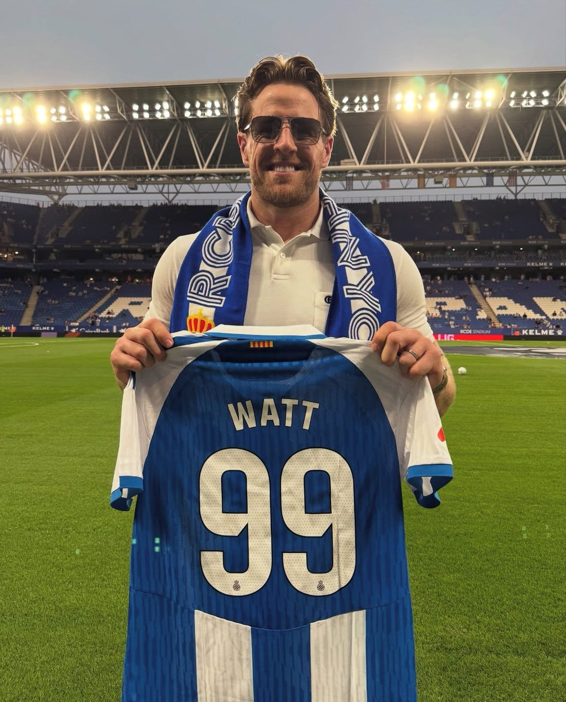 2025/08/JJ-Watts-con-la-camiseta-del-Espanyol.jpg