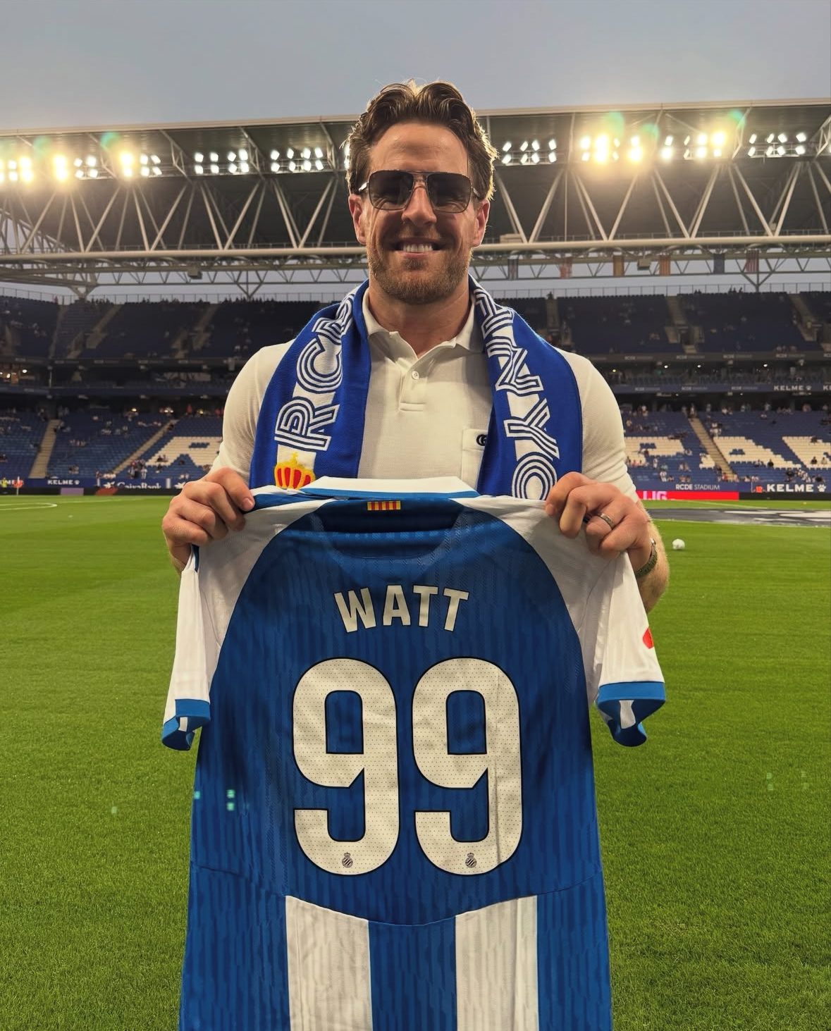 2025/08/JJ-Watts-con-la-camiseta-del-Espanyol.jpg