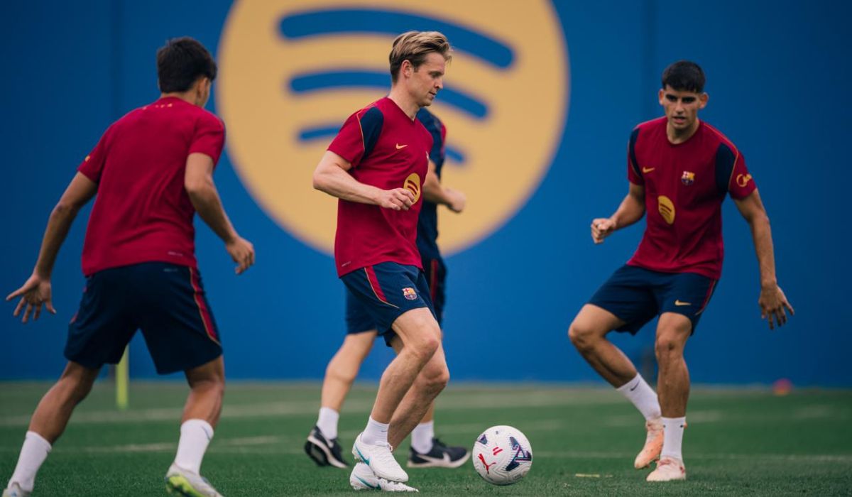 Frenkie de Jong vuelve a entrenarse con el Barça tras casi cuatro meses de baja