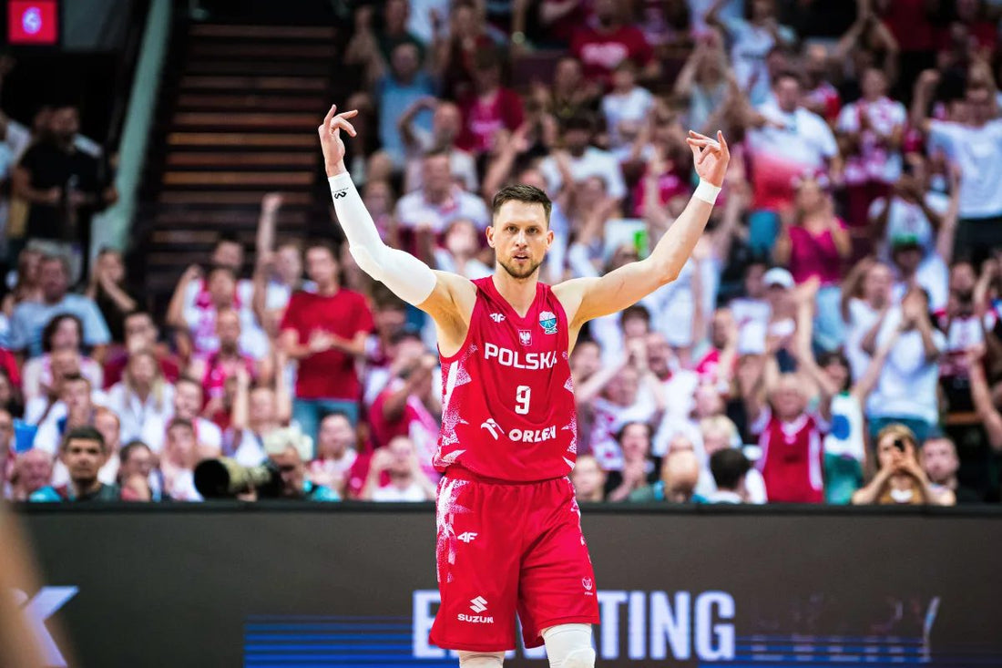 2025/08/Ponitka-alienta-a-su-aficion-en-la-Jornada-2-del-Eurobasket-2025.jpg
