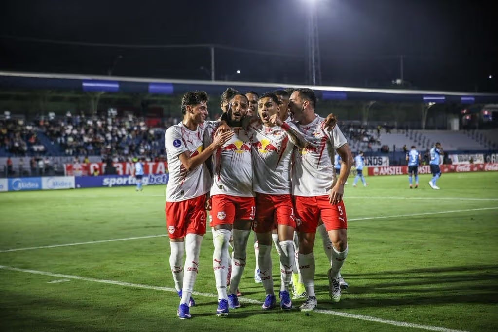 2026/04/RB-Bragantino-celebra-un-gol.avif