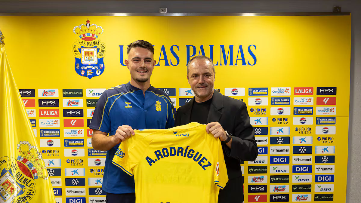 La UD Las Palmas presenta a Andrés Rodríguez