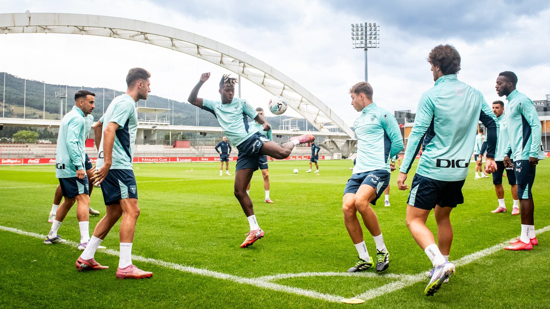 2025/09/athletic-entrenando.jpg