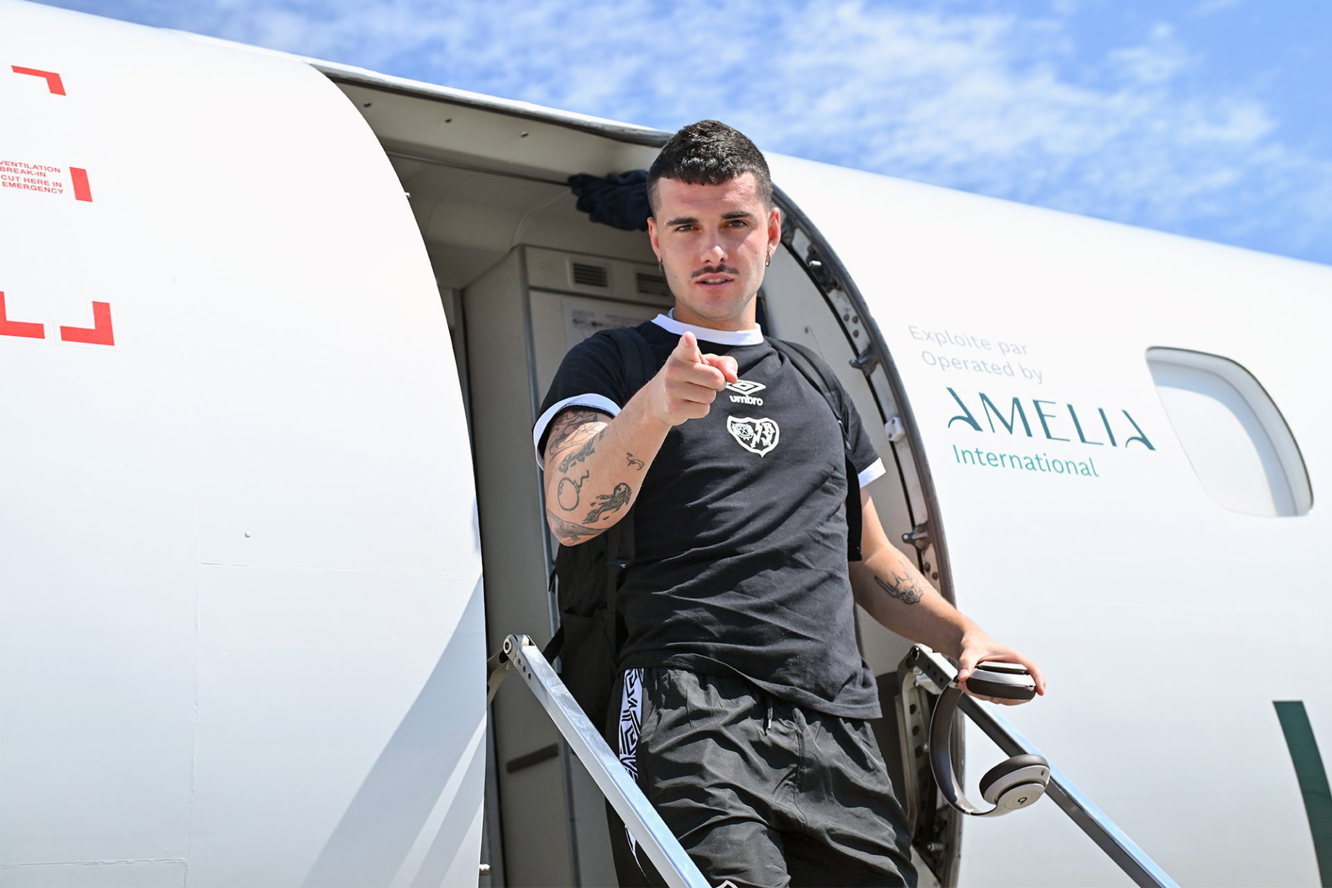2025/08/camello-plane.jpeg