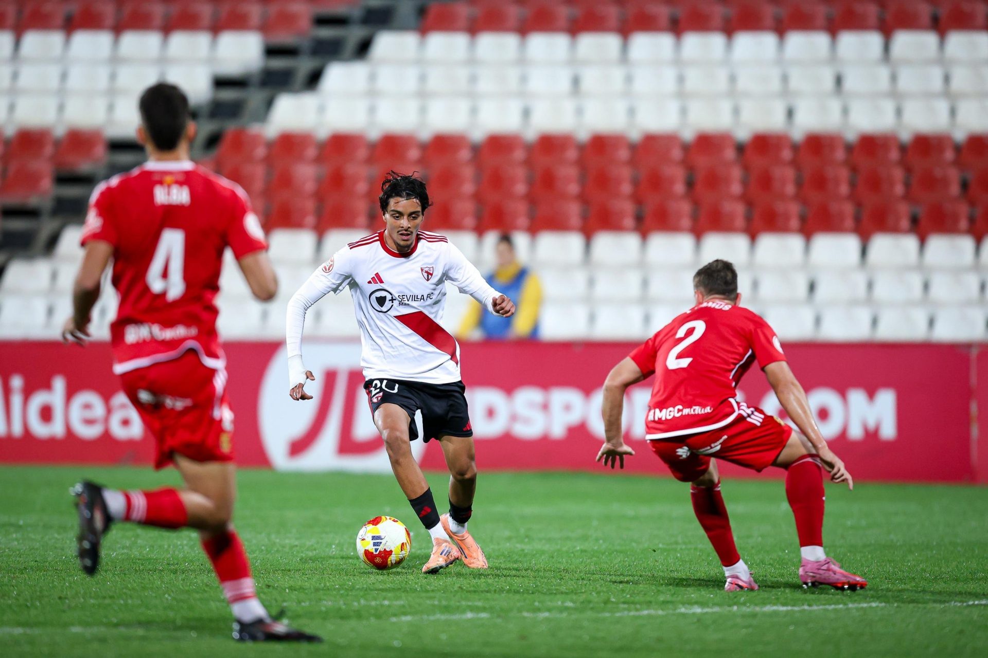 2025/12/sevilla-atletico-vs-gimnastic-2.jpg