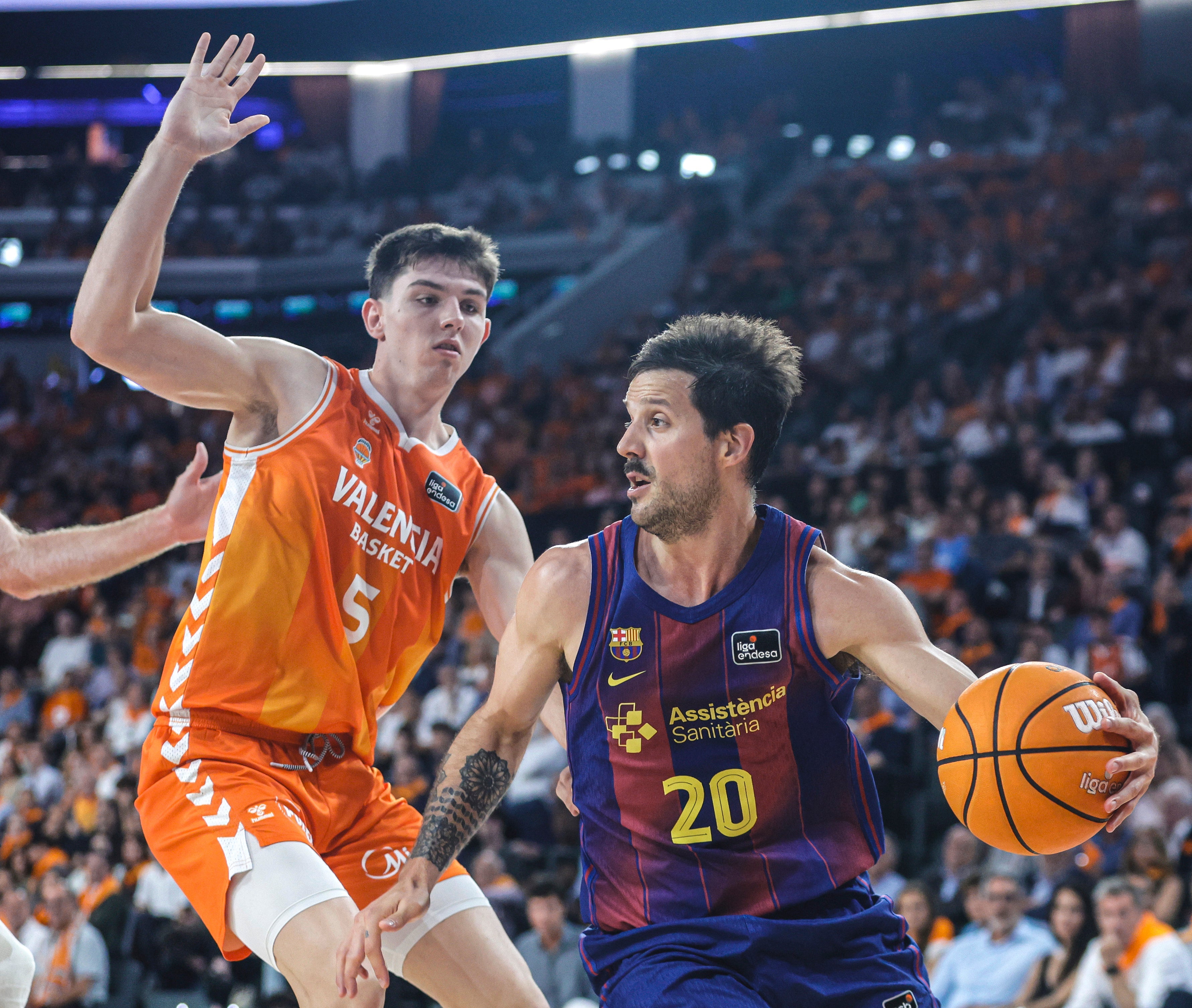 Valencia Basket 112-113 FC Barcelona | Laprovittola y Clyburn dan ventaja al Barça en la final de la Liga Endesa-image
