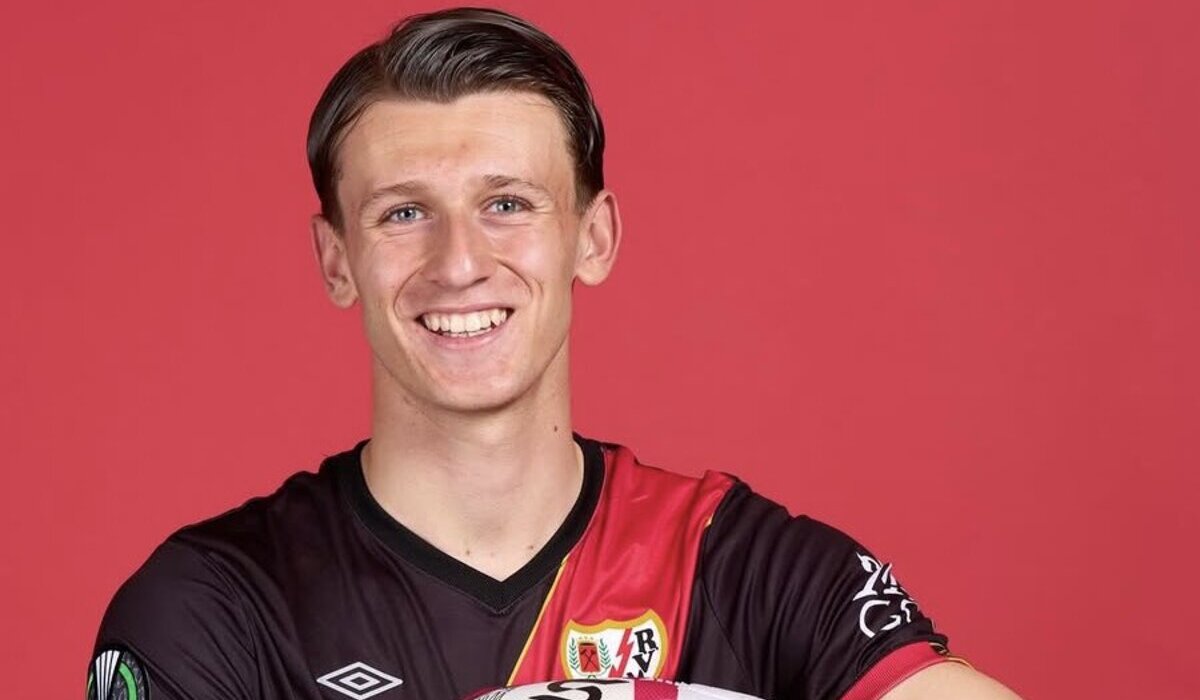 Adrián Molina renueva con el Rayo Vallecano y afrontará su octava temporada en Vallecas-image