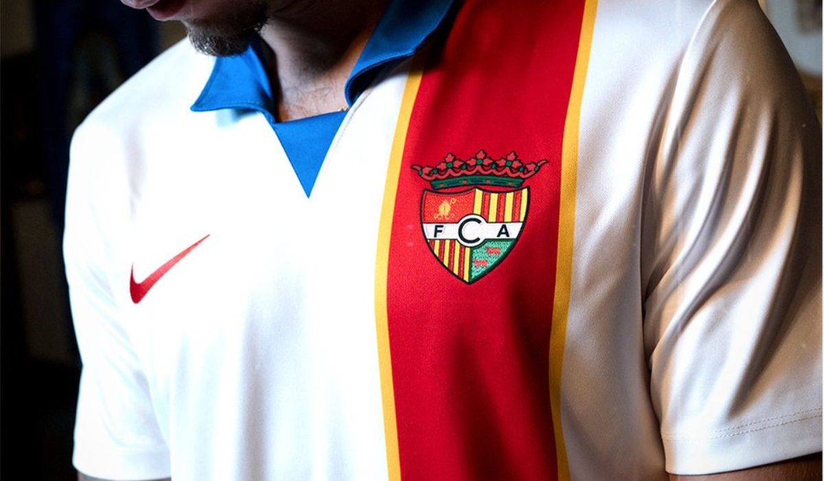 El Andorra recupera su escudo original en la segunda equipación-image