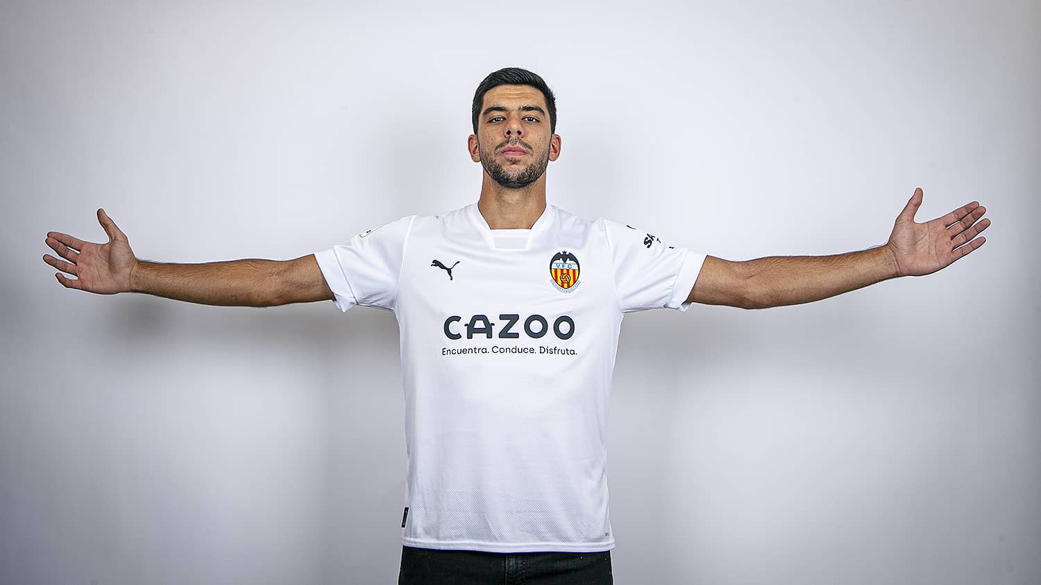 Cenk pone fin a su etapa en el Valencia y regresa a Turquía-image