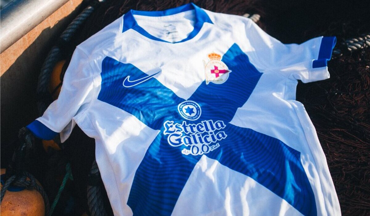 El Deportivo presenta su tercera equipación con su tradicional homenaje en el Día de Galicia-image