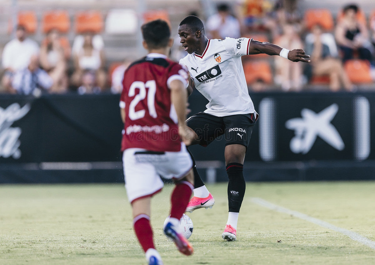 El valencia cae ante el Castellón en un amistoso marcado por la tensión final-image