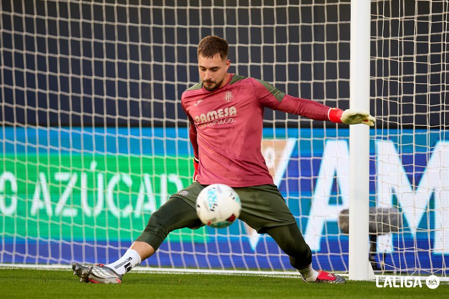 El Villarreal CF cede a Arnau Tenas al RCD Mallorca-image