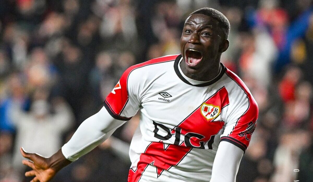 Nobel Mendy busca salir del Rayo entre el interés del Hull City, Eintracht y Leipzig-image