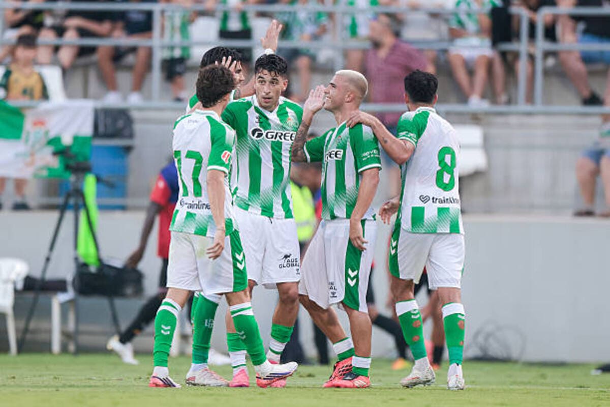 El Real Betis golea y despeja todas las dudas ante el Olympique de Lyon-image