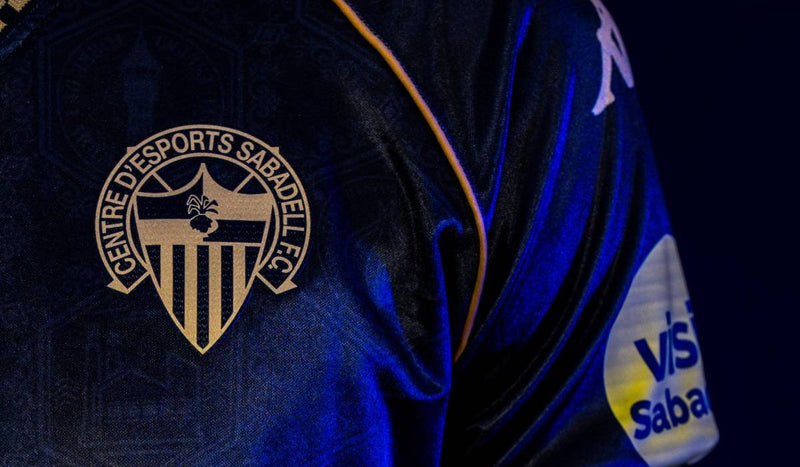 El Sabadell presenta una segunda equipación negra y dorada que homenajea la historia de la ciudad-image