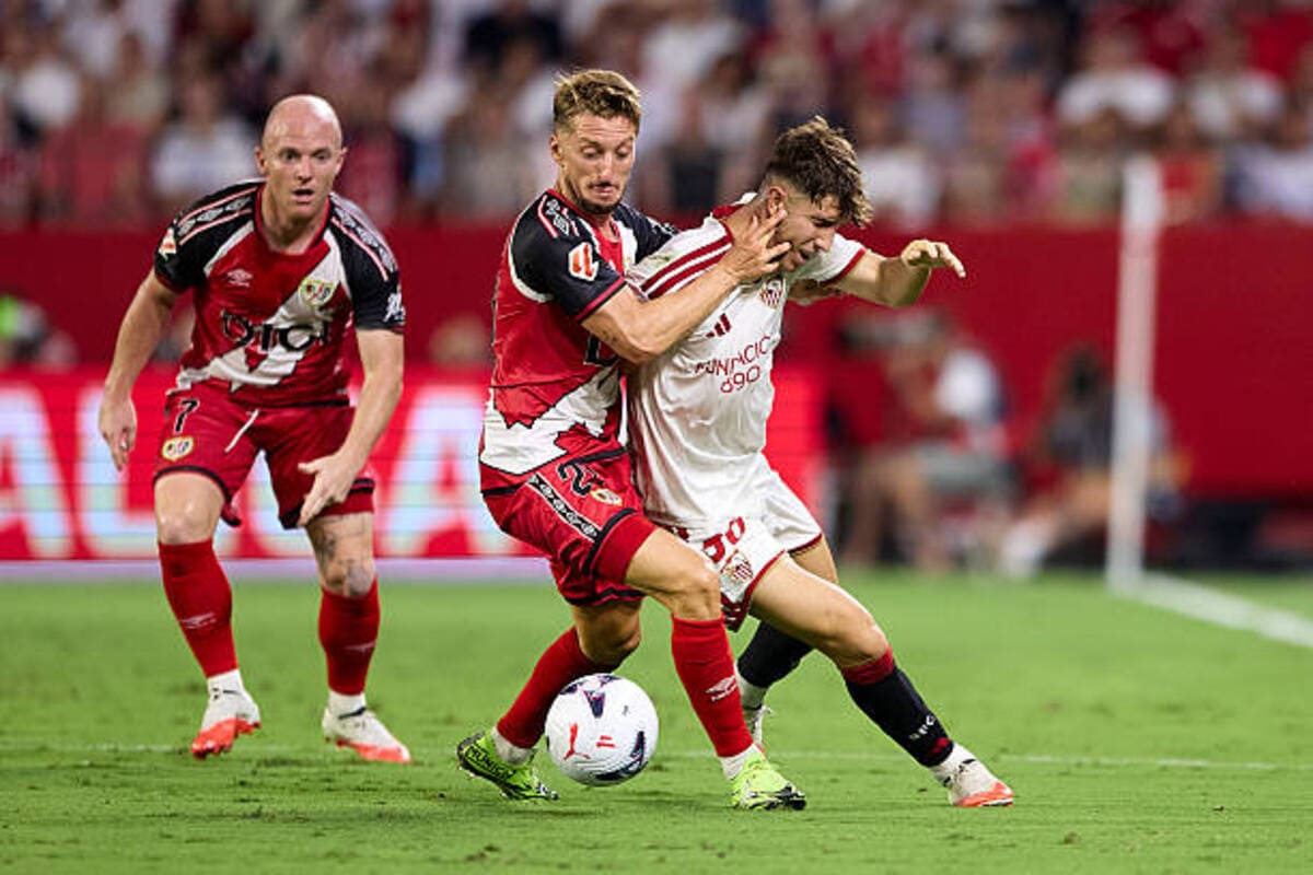 Sevilla FC 2-1 Rayo Vallecano: Remontada agónica para comenzar LaLiga-image