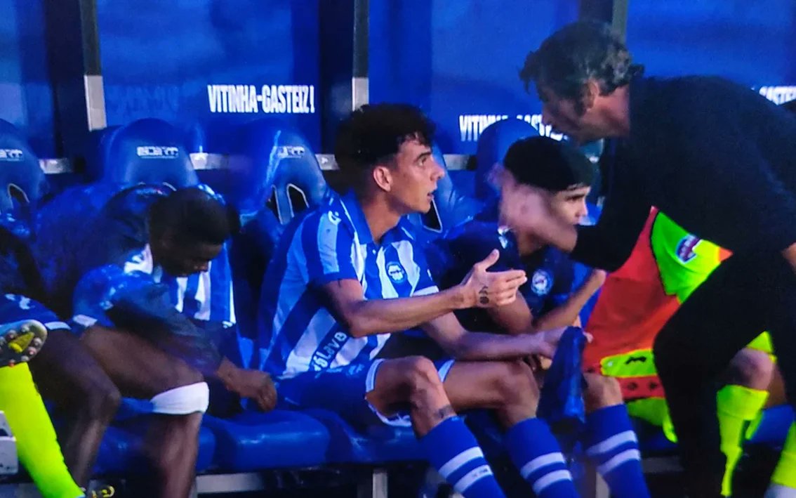 Ángel Pérez pide perdón tras su choque con Quique-image