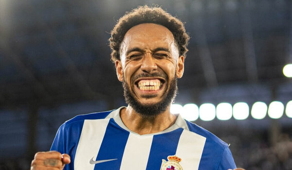 Aubameyang corona la fiesta de Riazor a pesar de la expulsión de Altimira-image