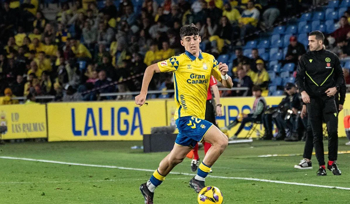 Valentín Pezzolesi renueva hasta 2031 y pasa a tener ficha del primer equipo-image