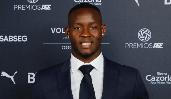 Nsongo Bil triunfa en los Premios AFE-image