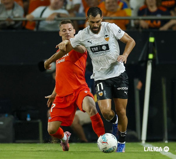 Valencia y Real Sociedad se miden en Mestalla en busca de continuidad-image