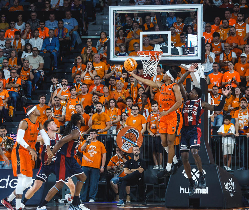 Valencia Basket 84-75 Baskonia | Victoria para el que menos falla-image