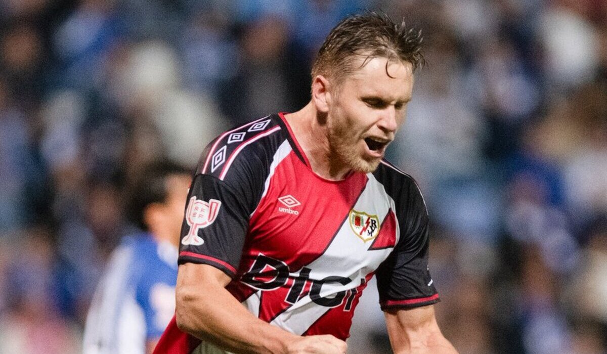 El Rayo Vallecano sobrevive al susto copero en Huelva-image