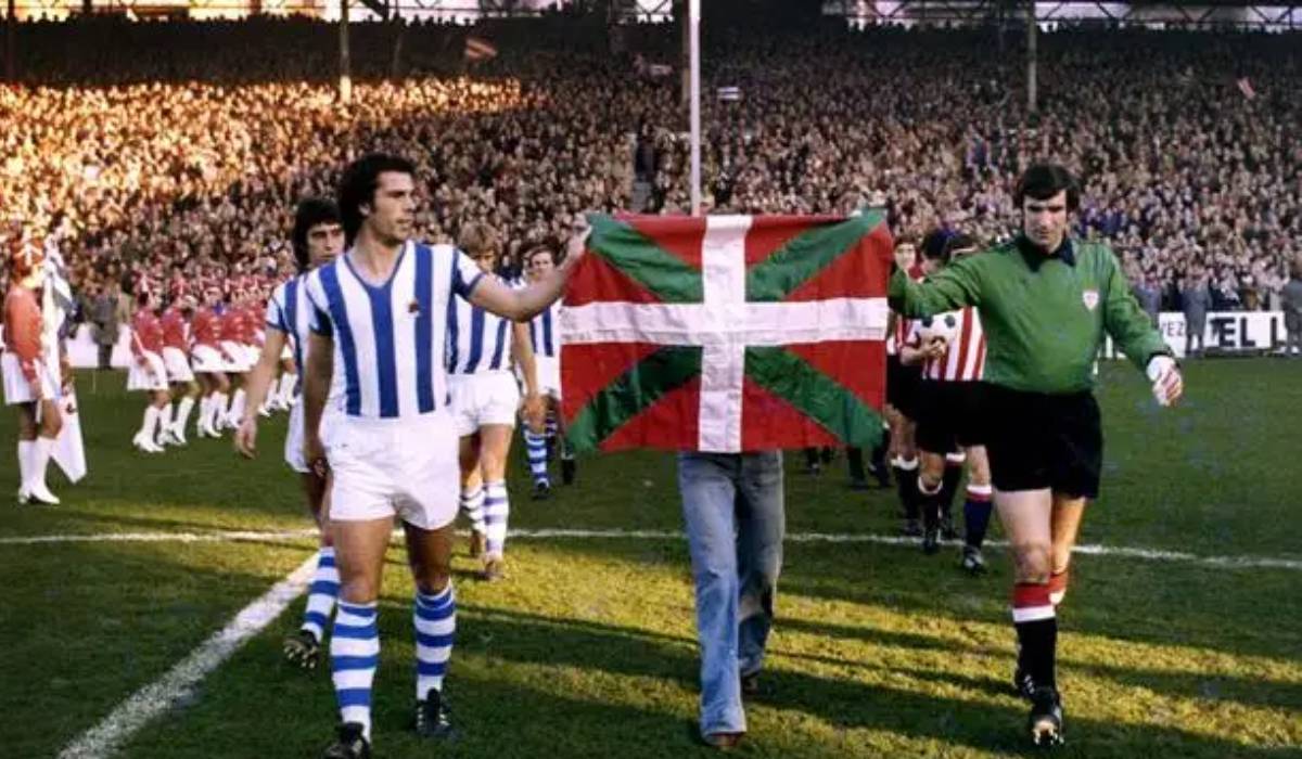 ¿Cuántos jugadores jugaron para la Real Sociedad y el Athletic Club?-image